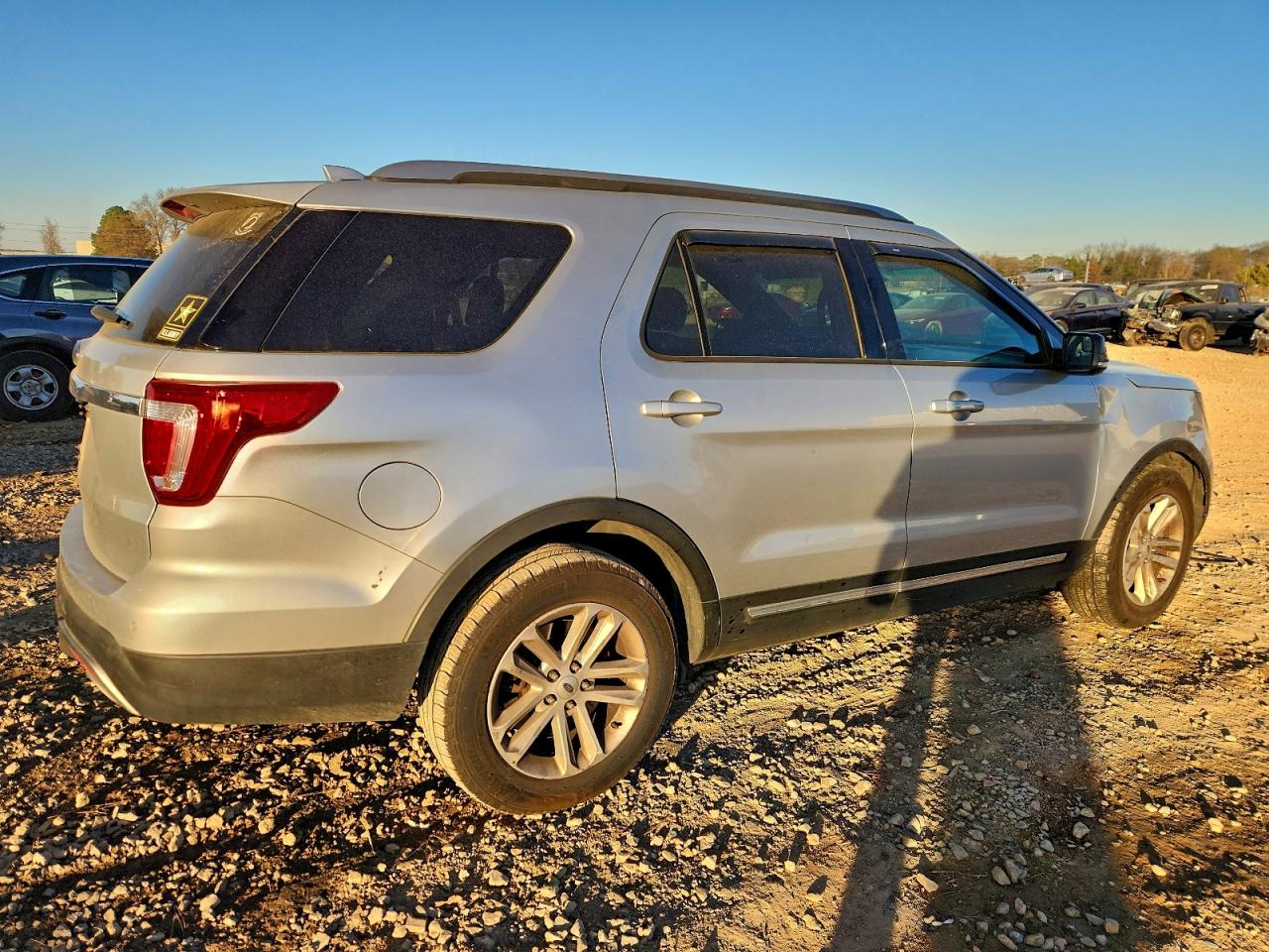 2017 FORD EXPLORER XLT photo 7