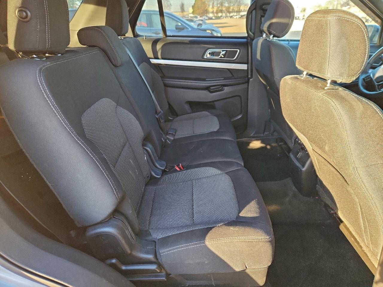 2017 FORD EXPLORER XLT photo 31