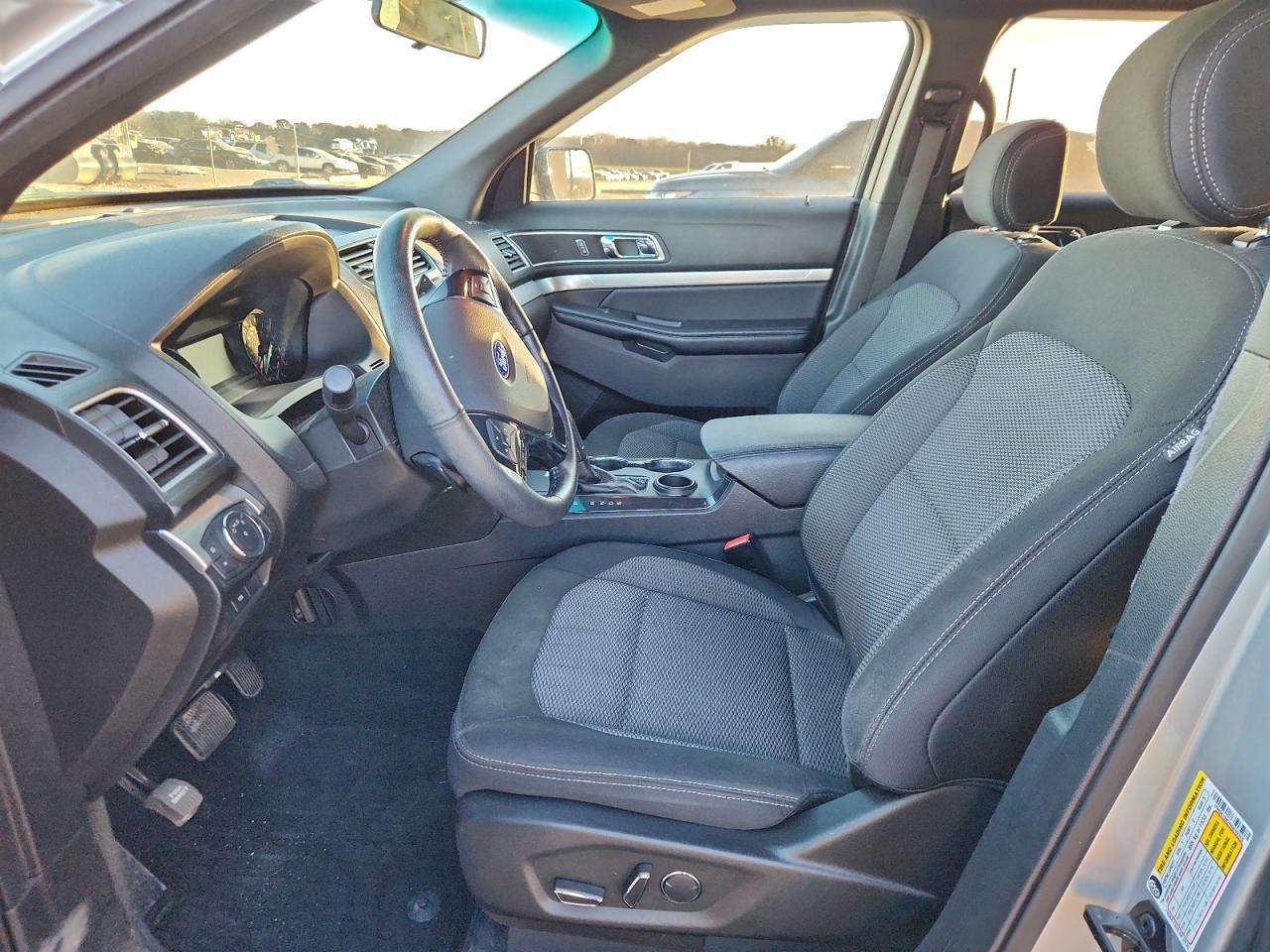 2017 FORD EXPLORER XLT photo 19