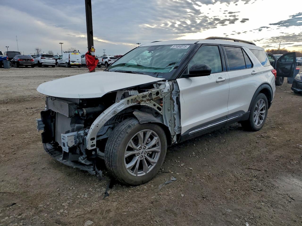 2021 FORD EXPLORER XLT photo 2