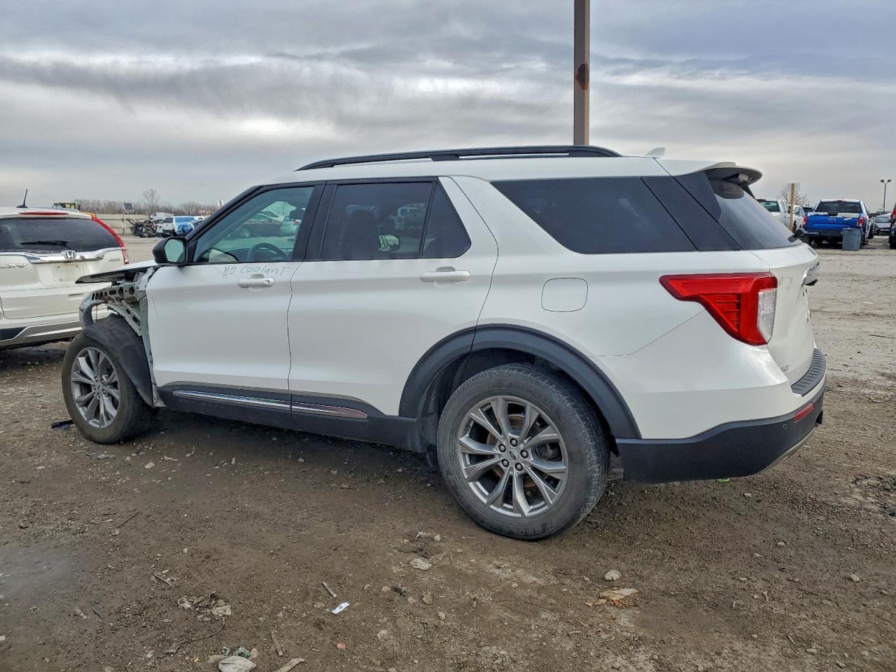 2021 FORD EXPLORER XLT photo 3