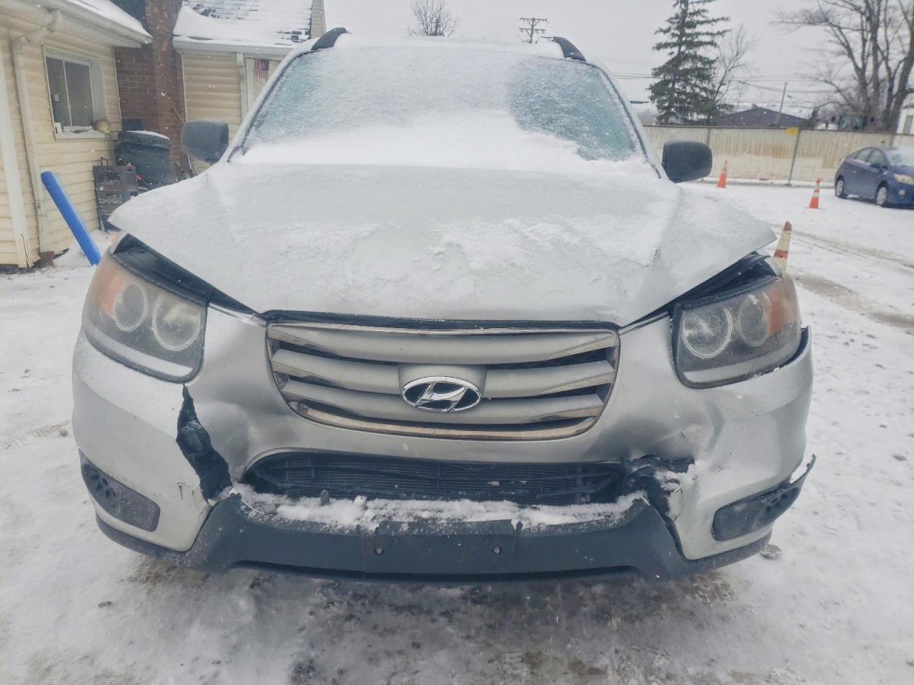 2012 HYUNDAI SANTA FE GLS photo 9