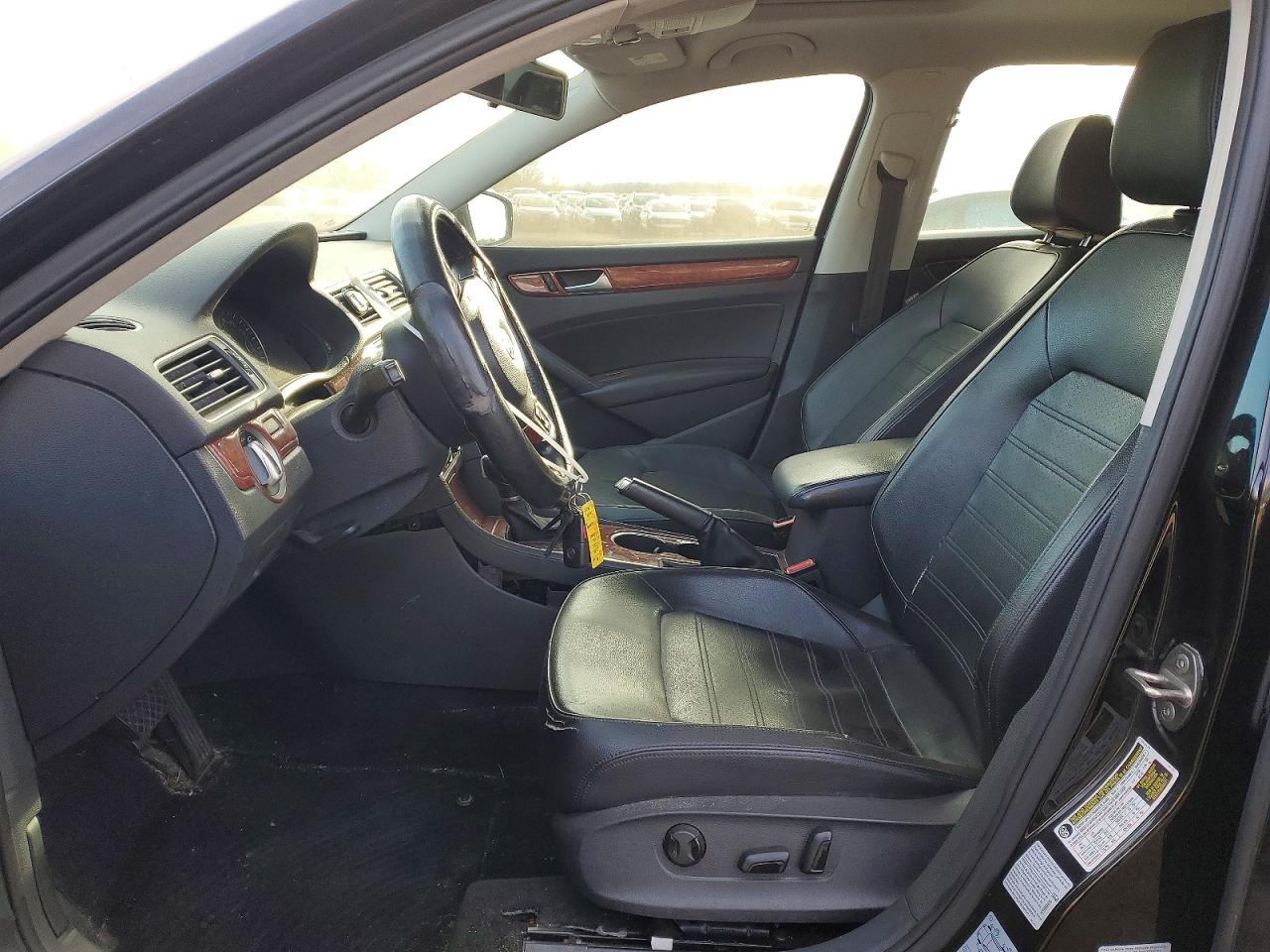 2015 VOLKSWAGEN PASSAT SE photo 7