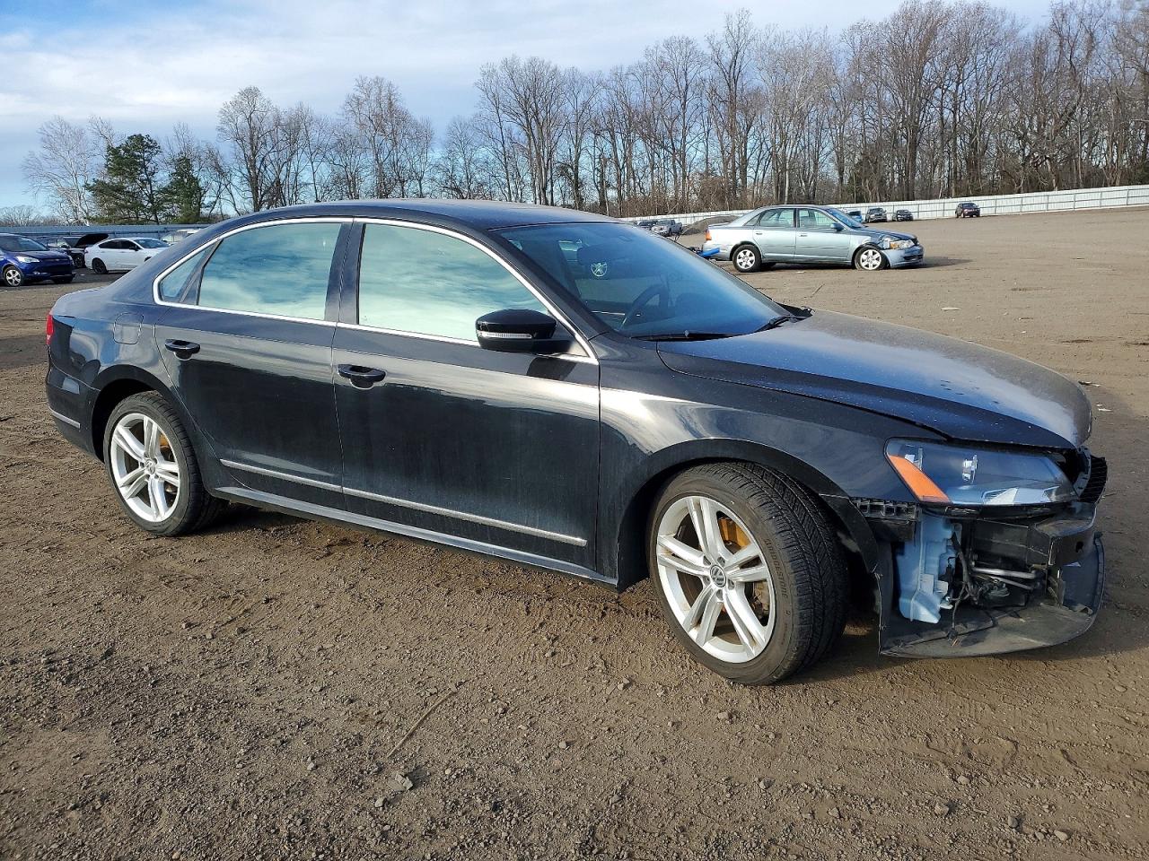 2015 VOLKSWAGEN PASSAT SE photo 4