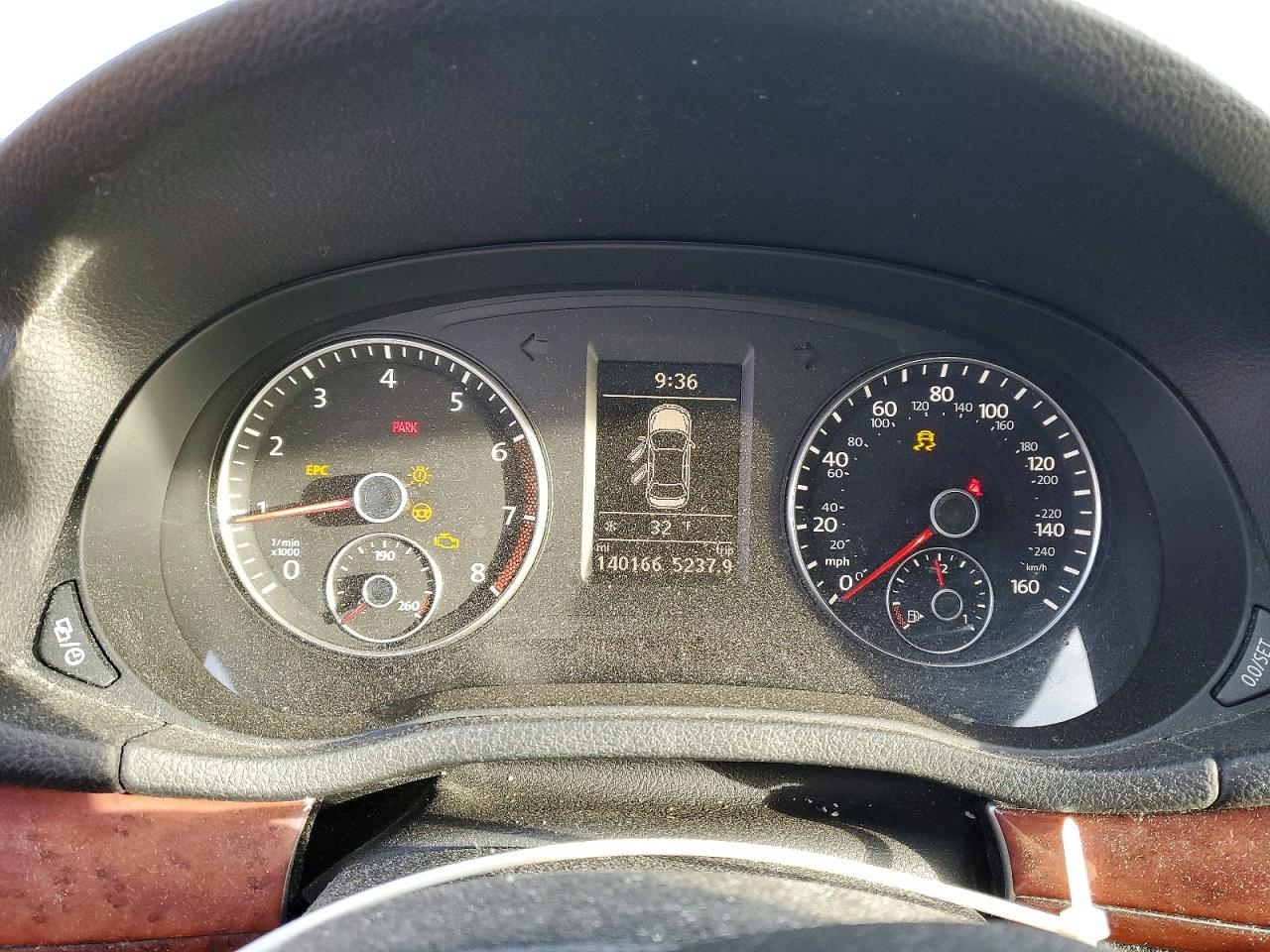 2015 VOLKSWAGEN PASSAT SE photo 9