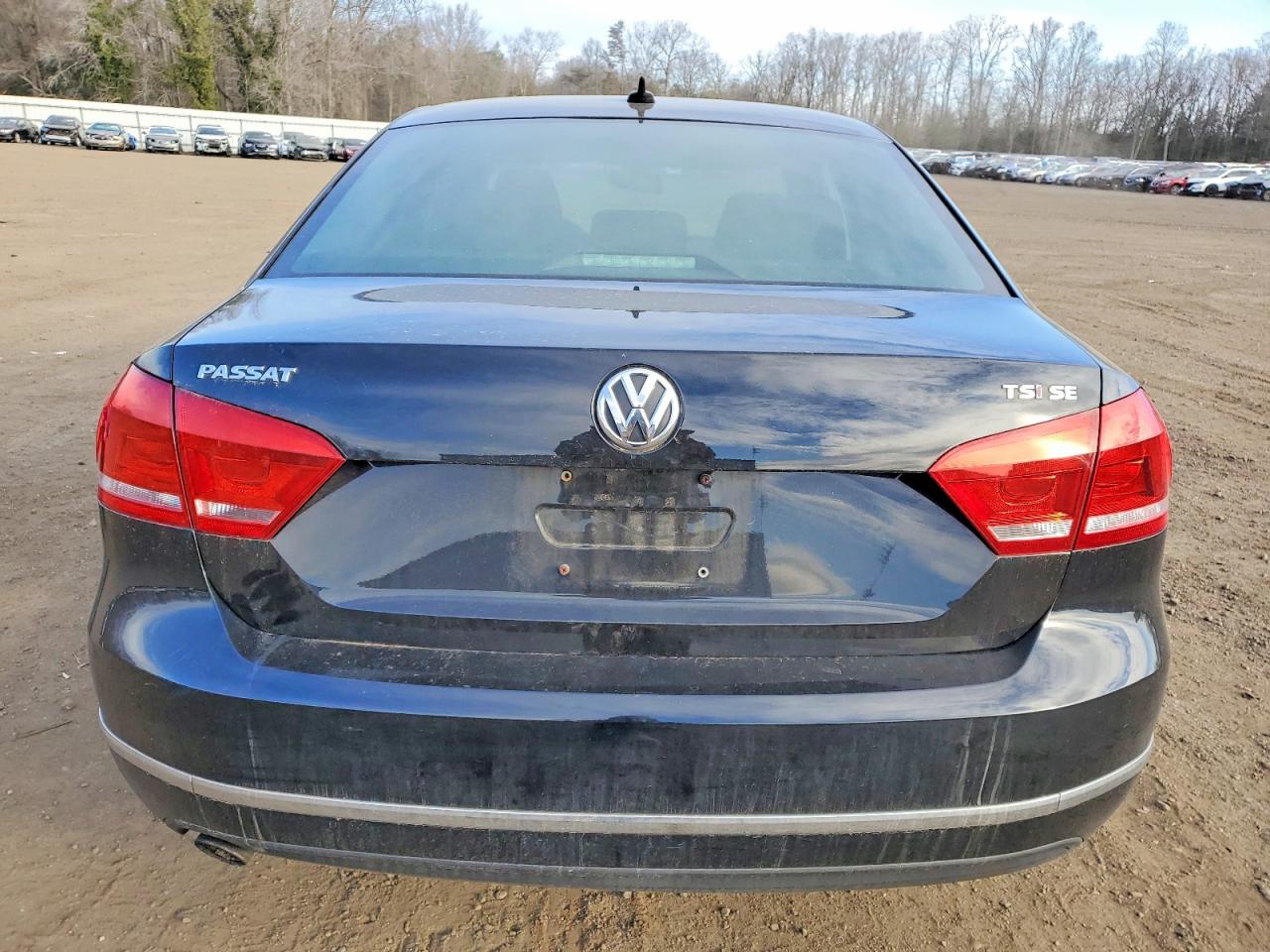 2015 VOLKSWAGEN PASSAT SE photo 6