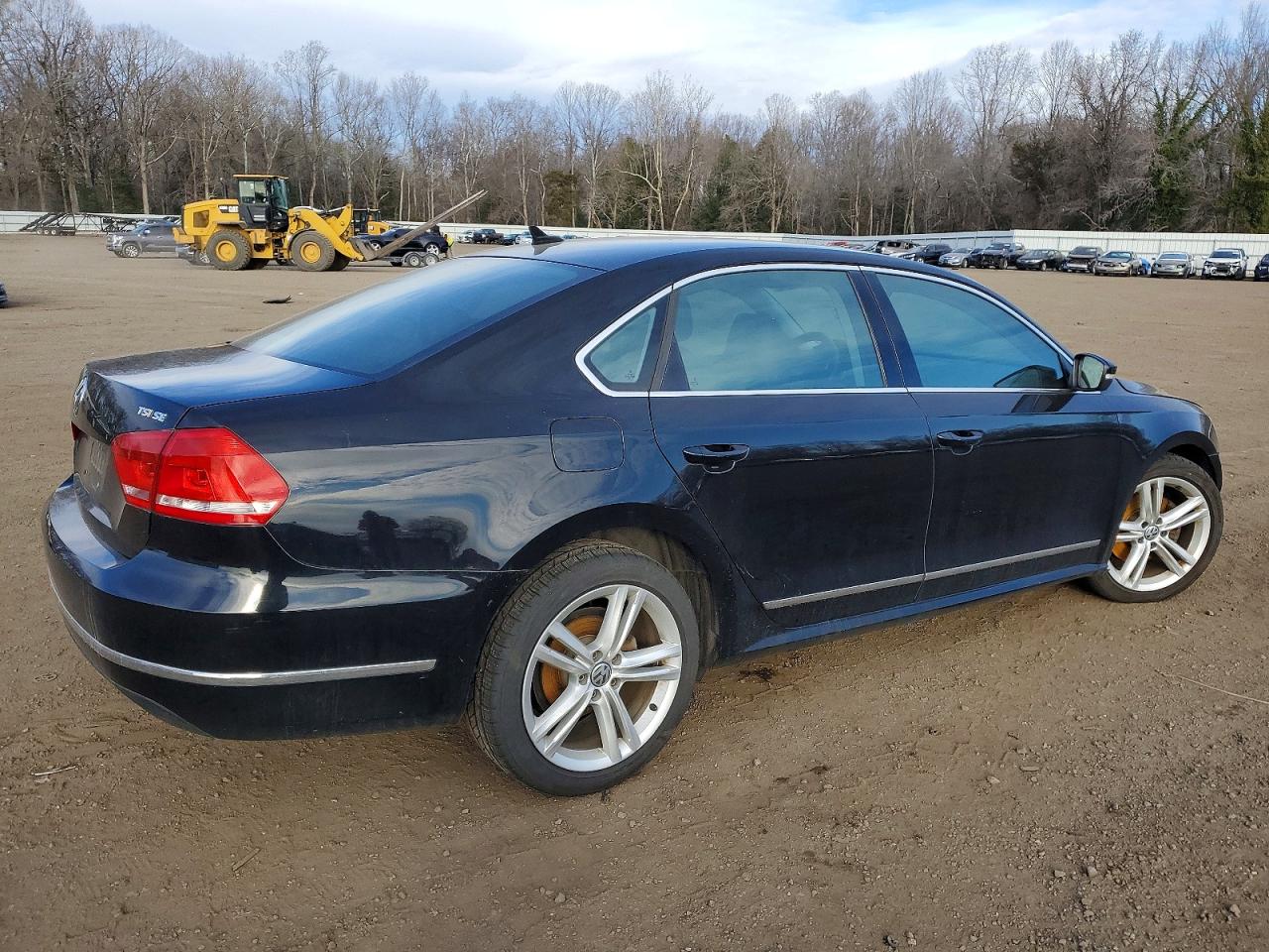 2015 VOLKSWAGEN PASSAT SE photo 3
