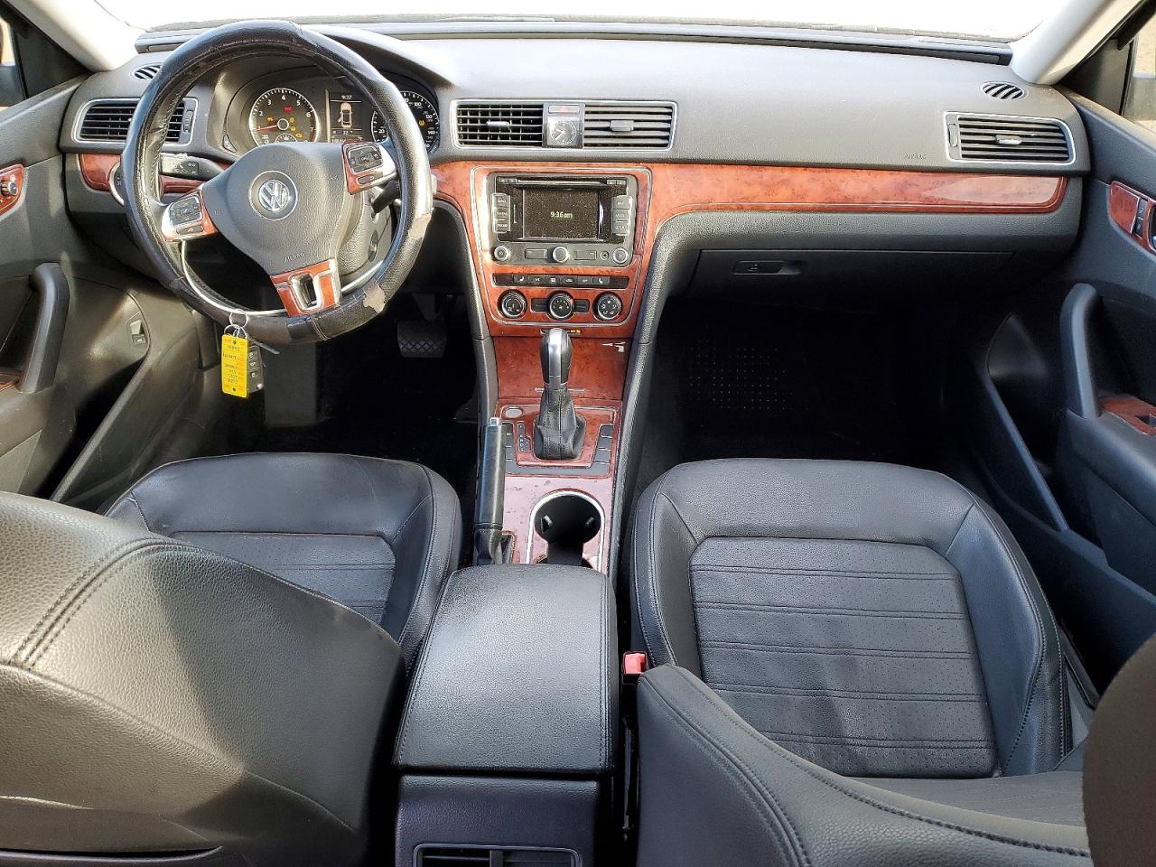 2015 VOLKSWAGEN PASSAT SE photo 8