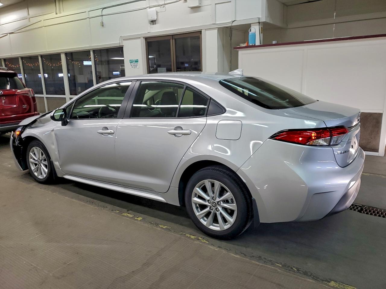 2024 TOYOTA COROLLA LE photo 2