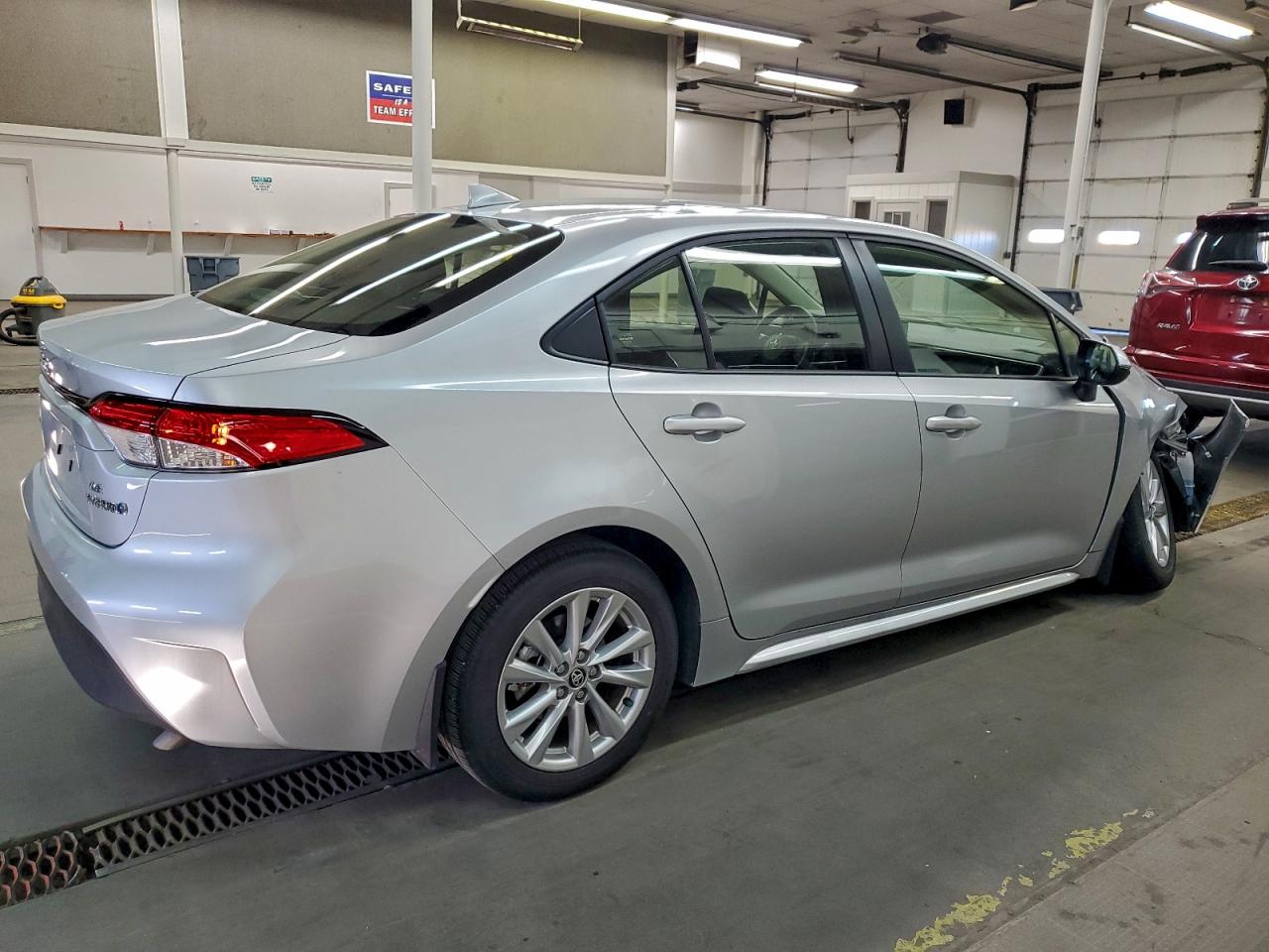 2024 TOYOTA COROLLA LE photo 3