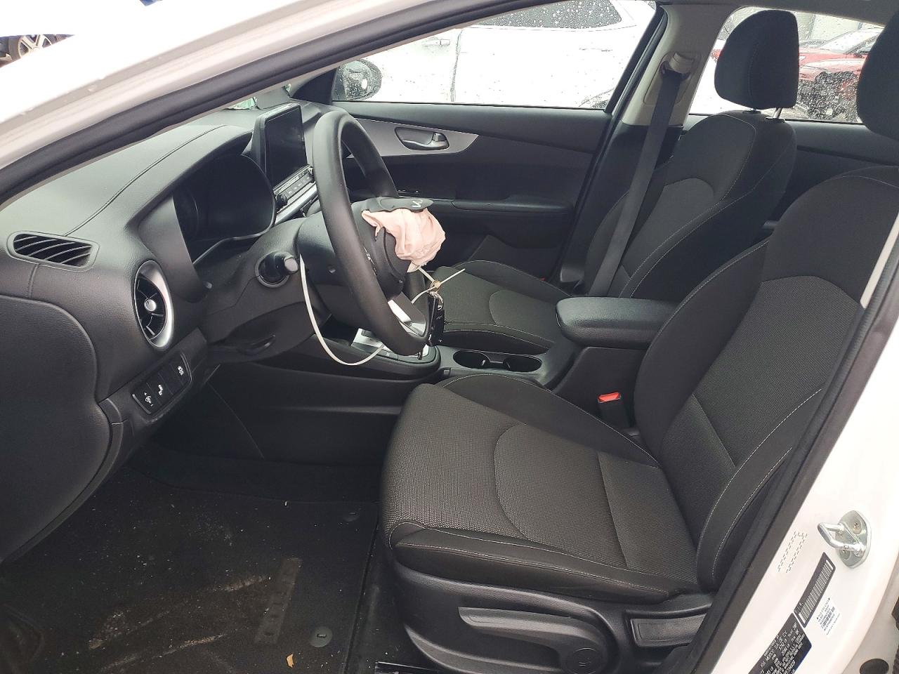 2023 KIA FORTE LX photo 7