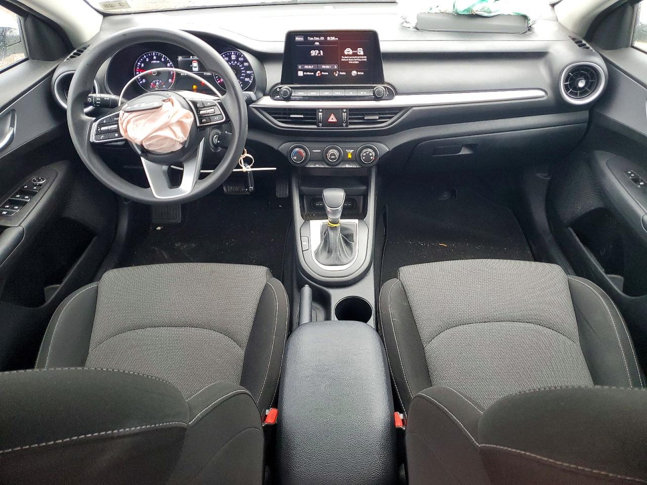 2023 KIA FORTE LX photo 8