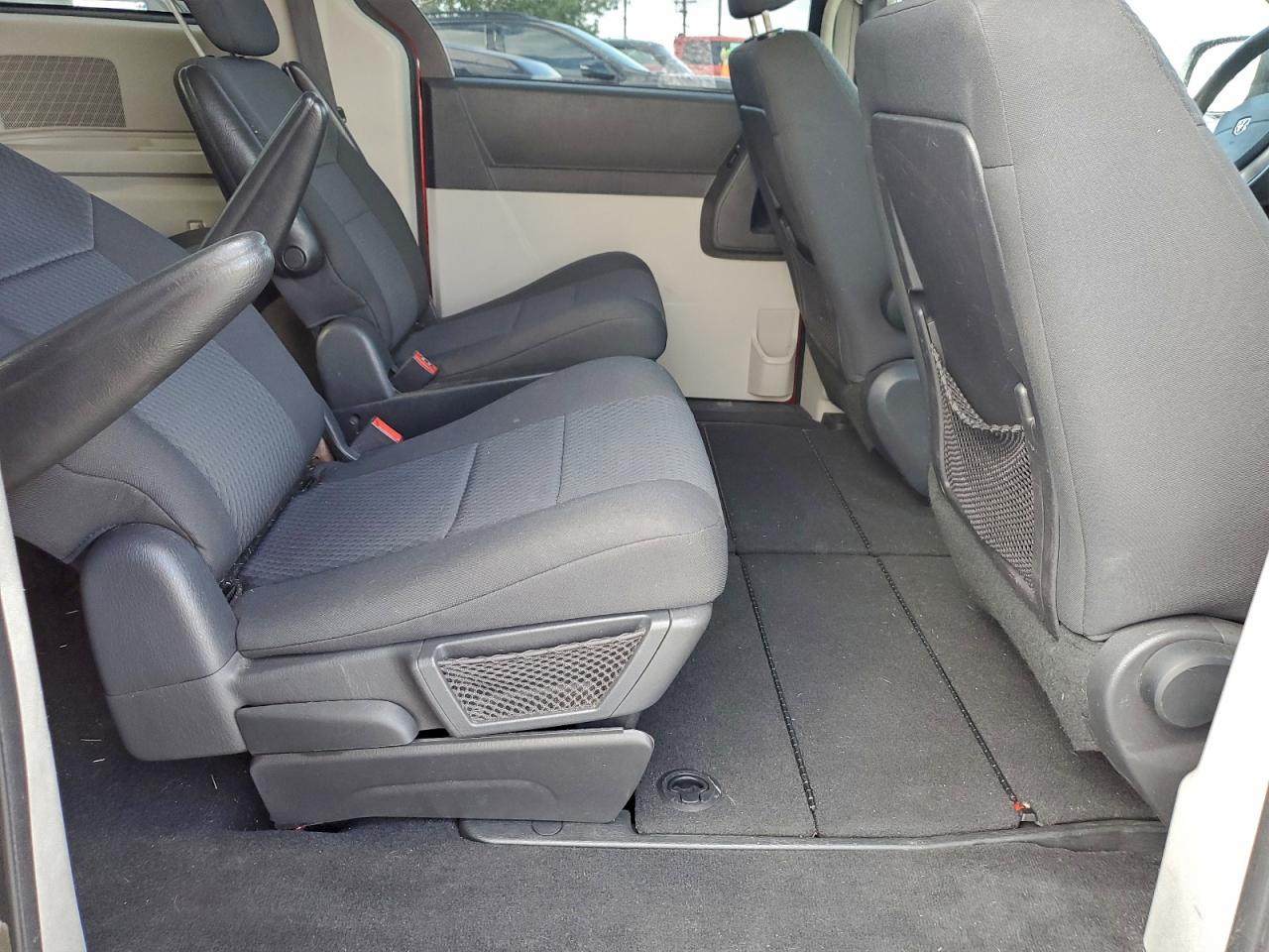 2010 DODGE GRAND CARAVAN SE photo 11