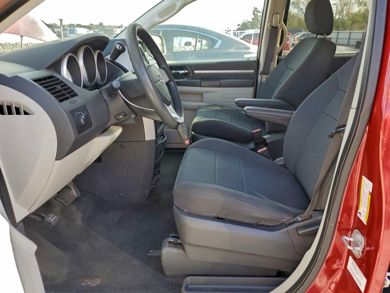 2010 DODGE GRAND CARAVAN SE photo 7