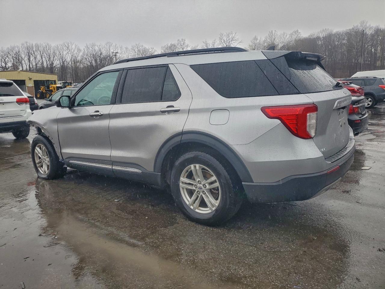 2021 FORD EXPLORER XLT photo 2