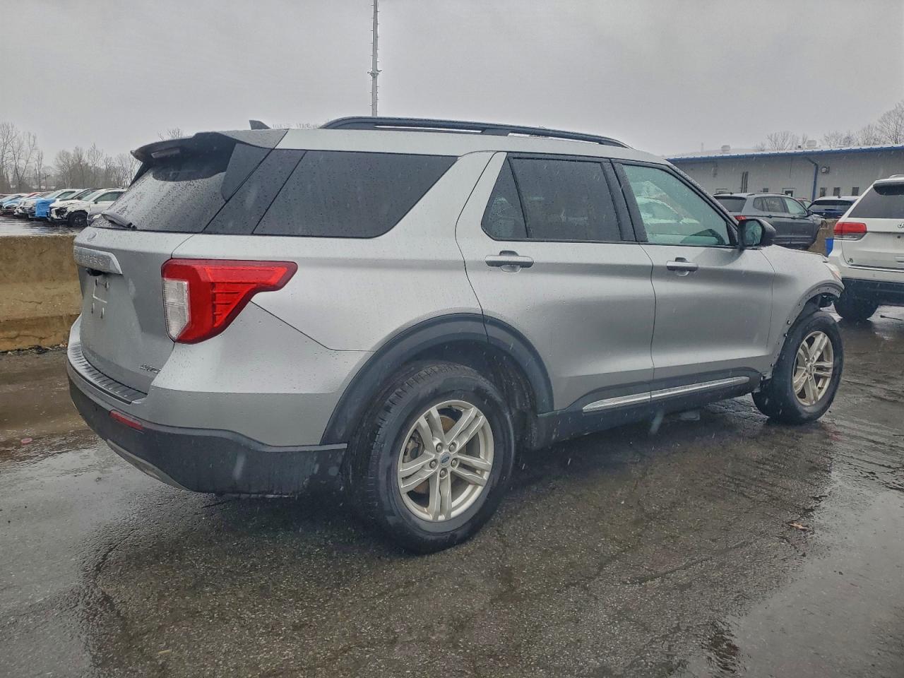2021 FORD EXPLORER XLT photo 3