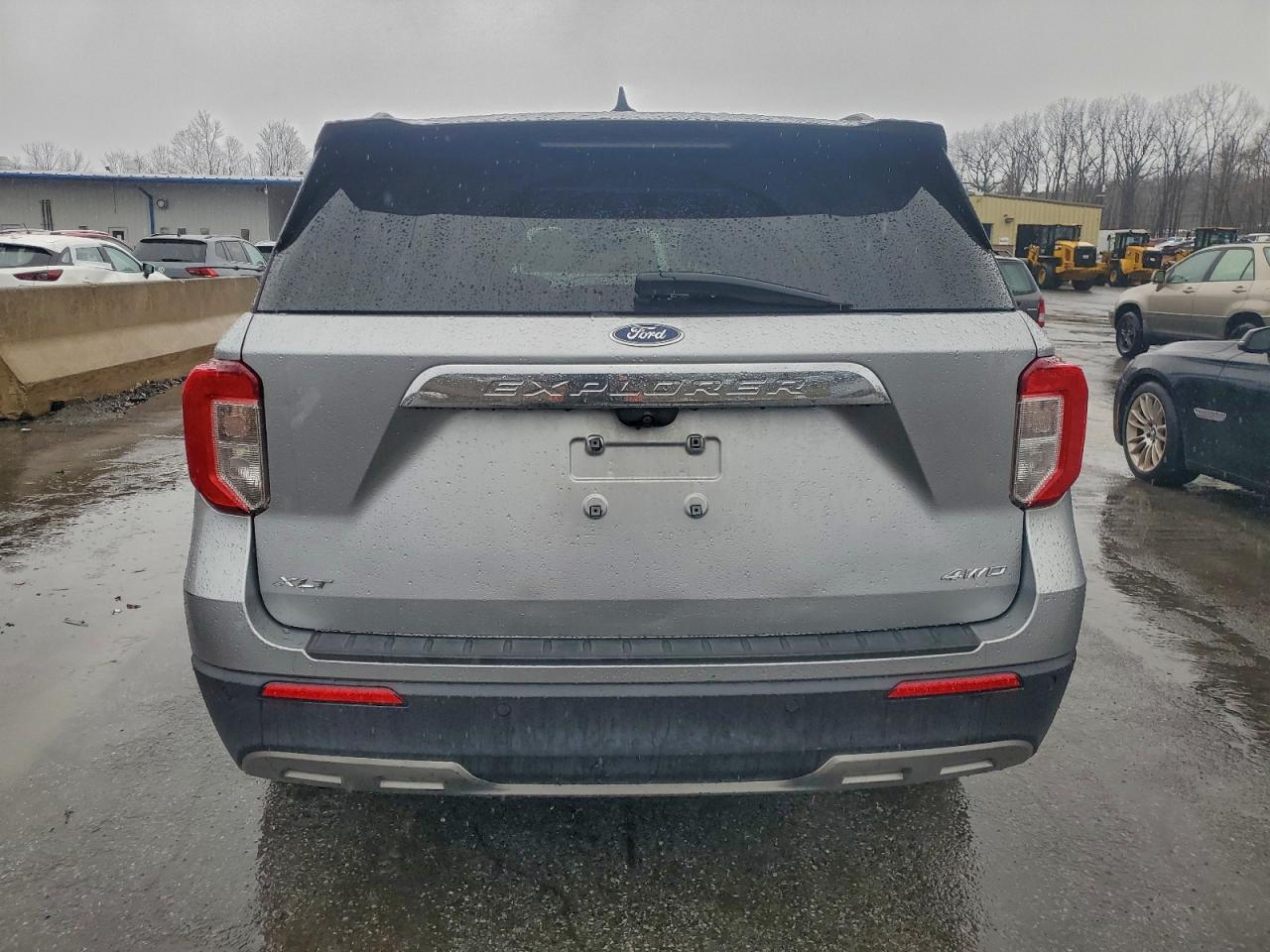 2021 FORD EXPLORER XLT photo 6