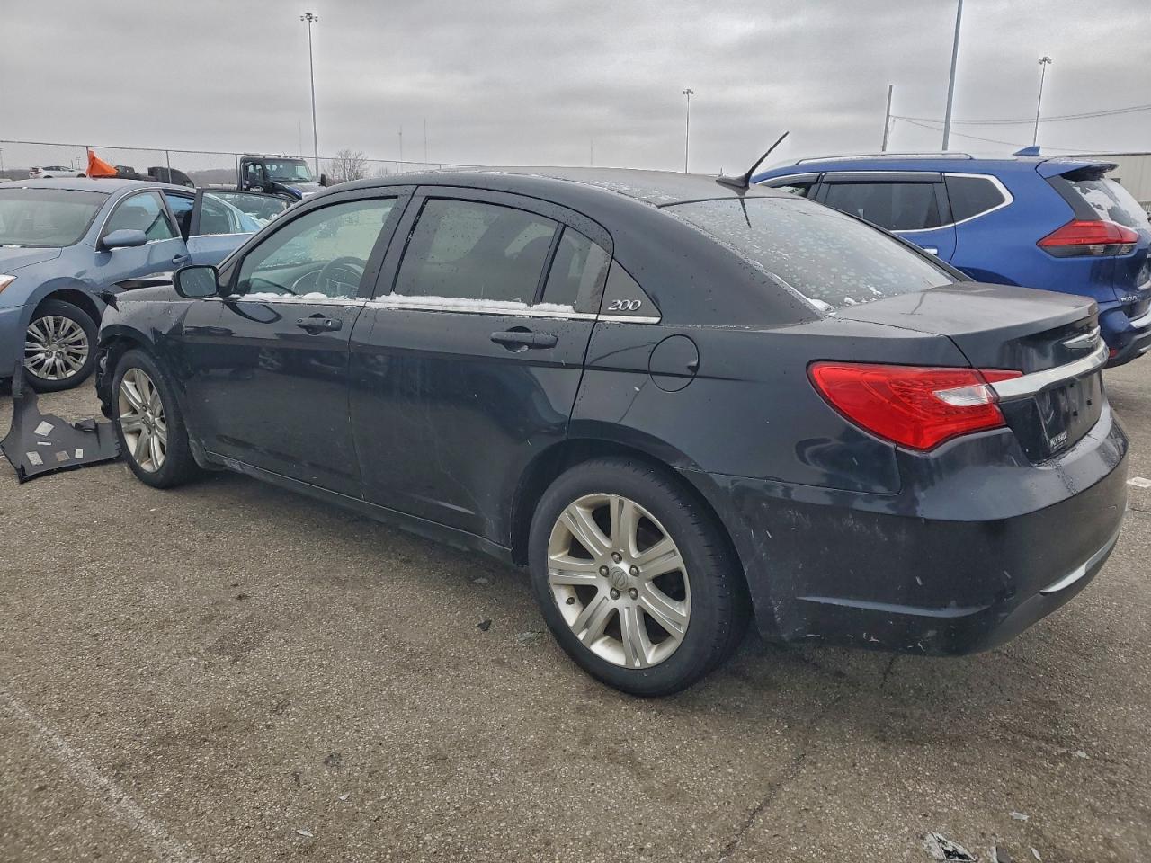2013 CHRYSLER 200 TOURING photo 2