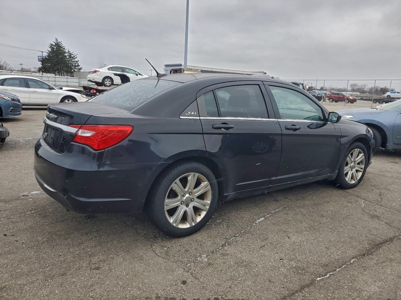 2013 CHRYSLER 200 TOURING photo 3