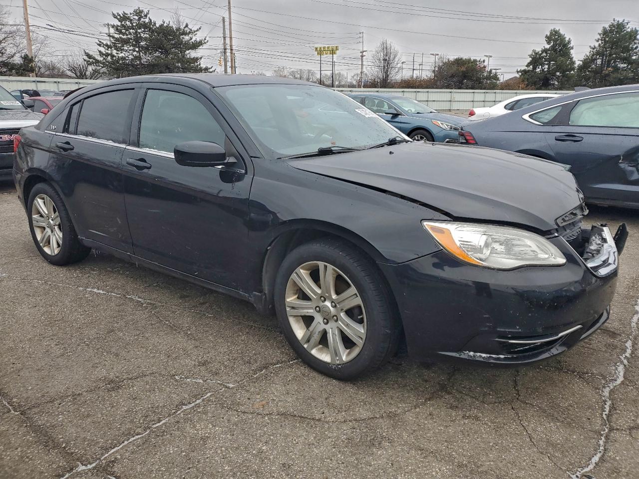 2013 CHRYSLER 200 TOURING photo 4