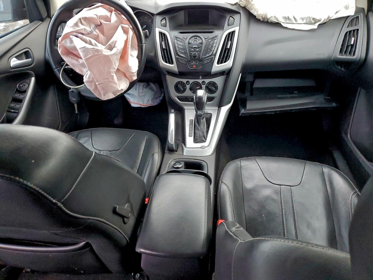2014 FORD FOCUS SE photo 8