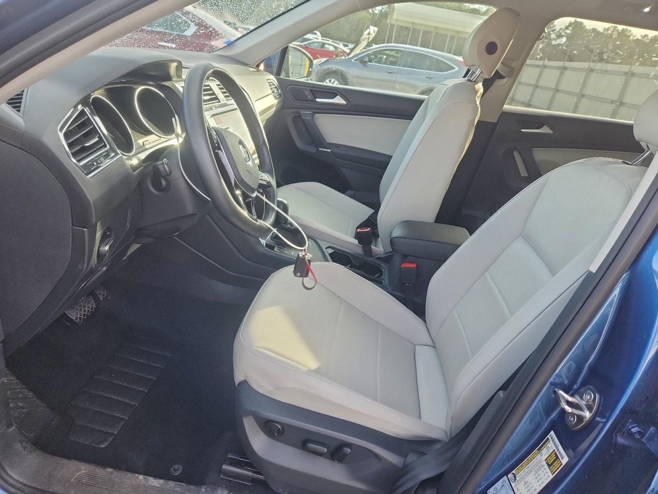 2020 VOLKSWAGEN TIGUAN SE photo 7