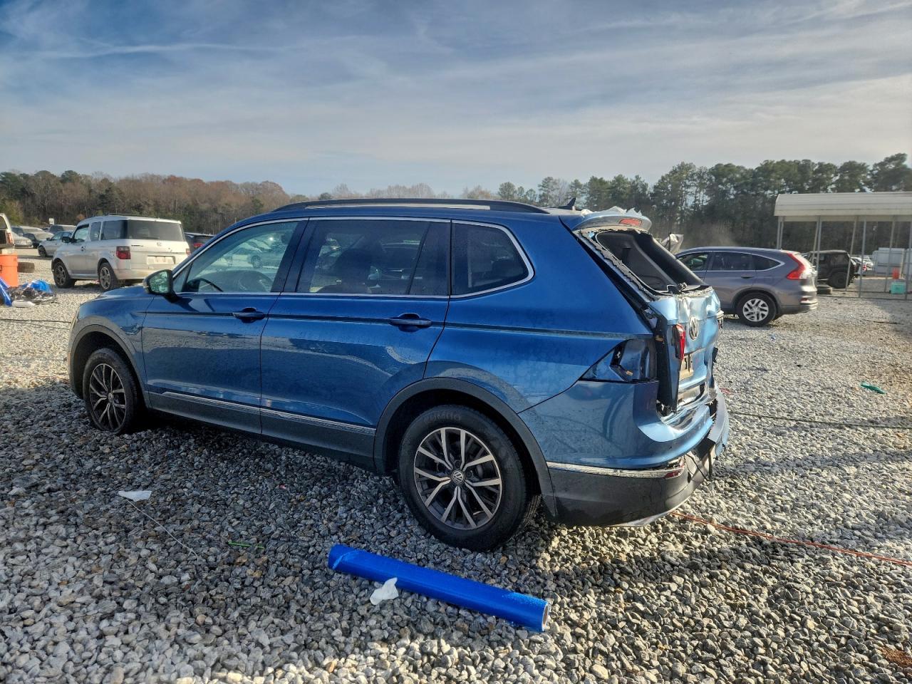 2020 VOLKSWAGEN TIGUAN SE photo 2