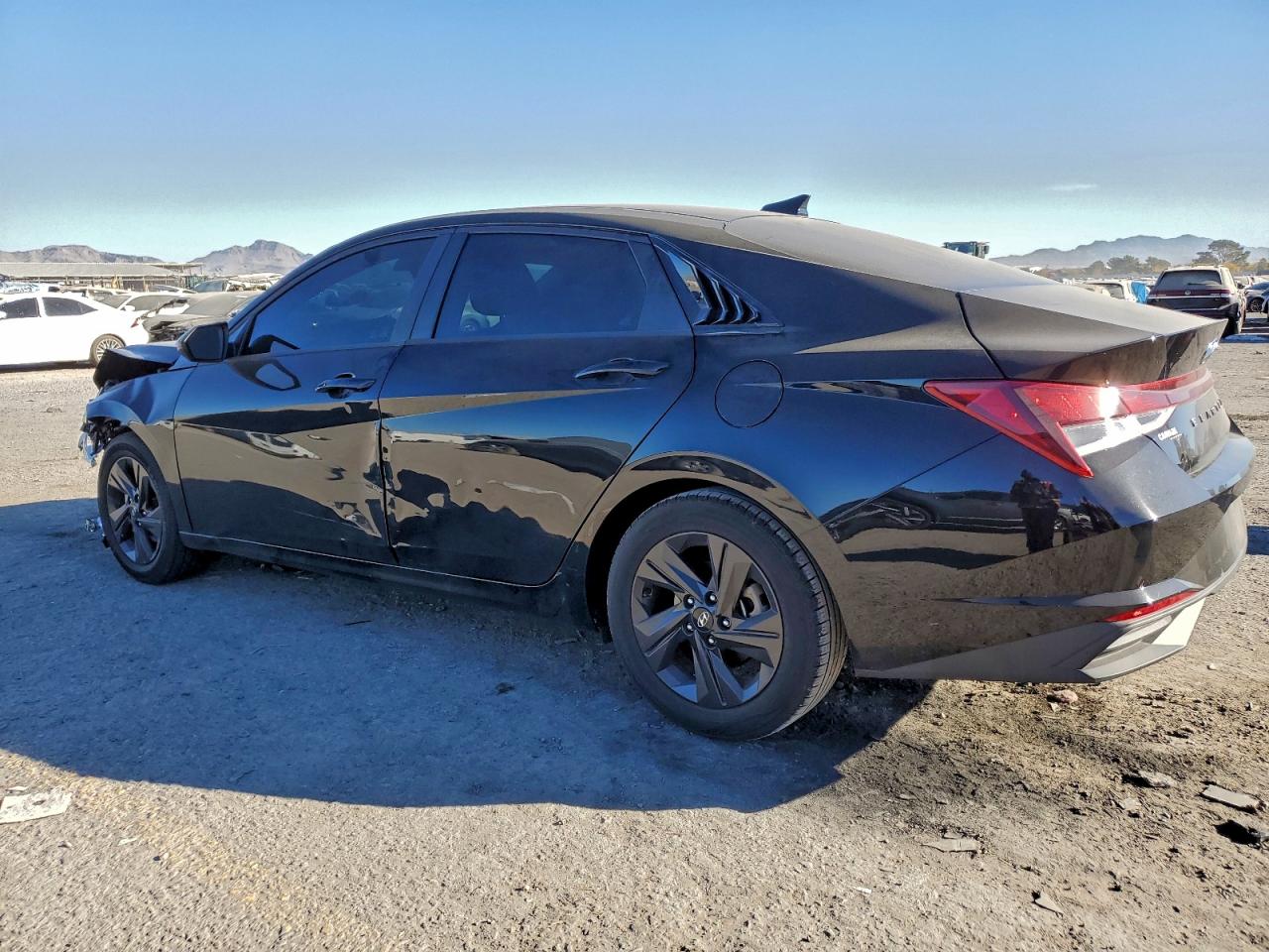 2022 HYUNDAI ELANTRA SEL photo 2