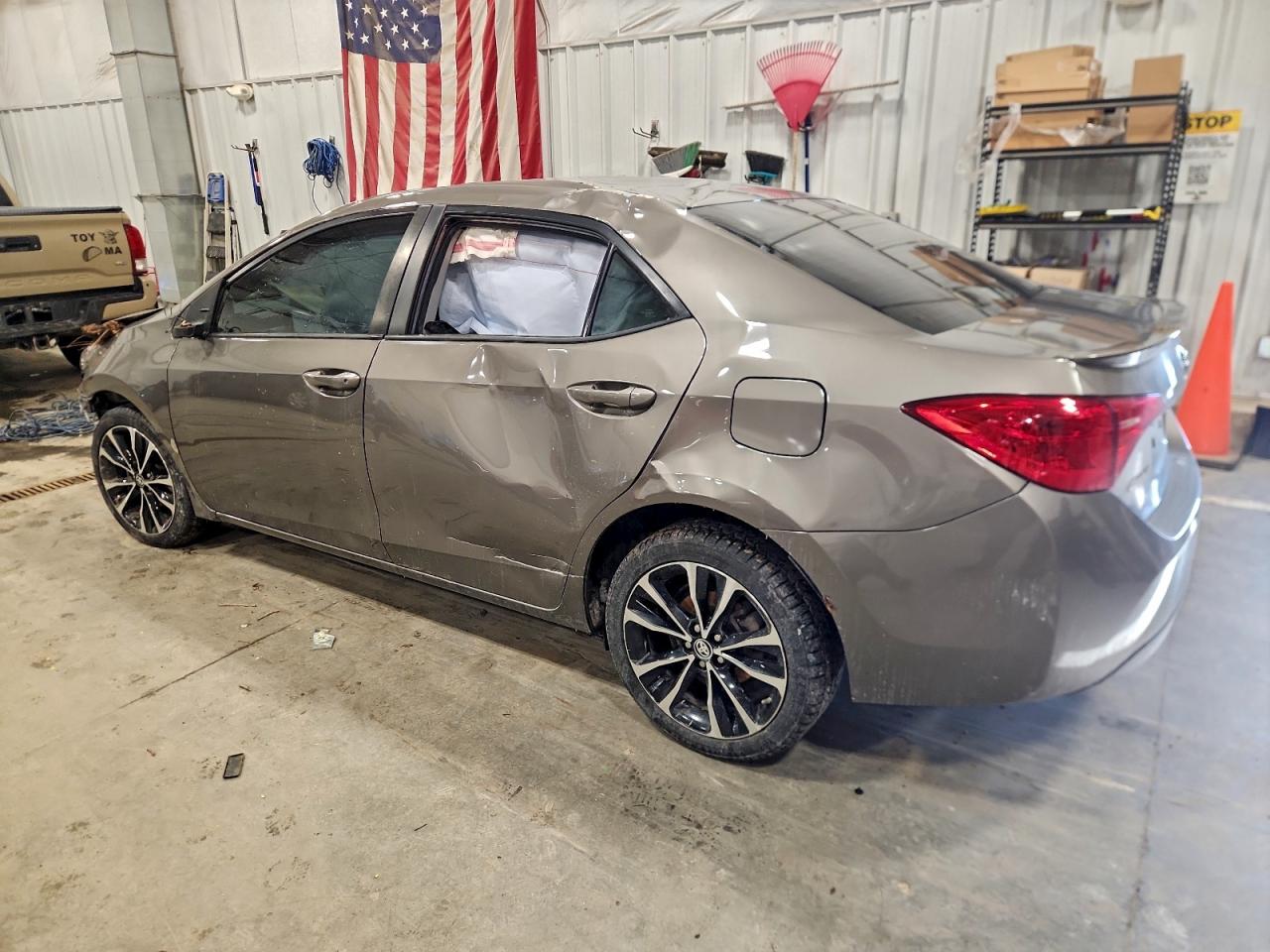 2019 TOYOTA COROLLA L photo 2