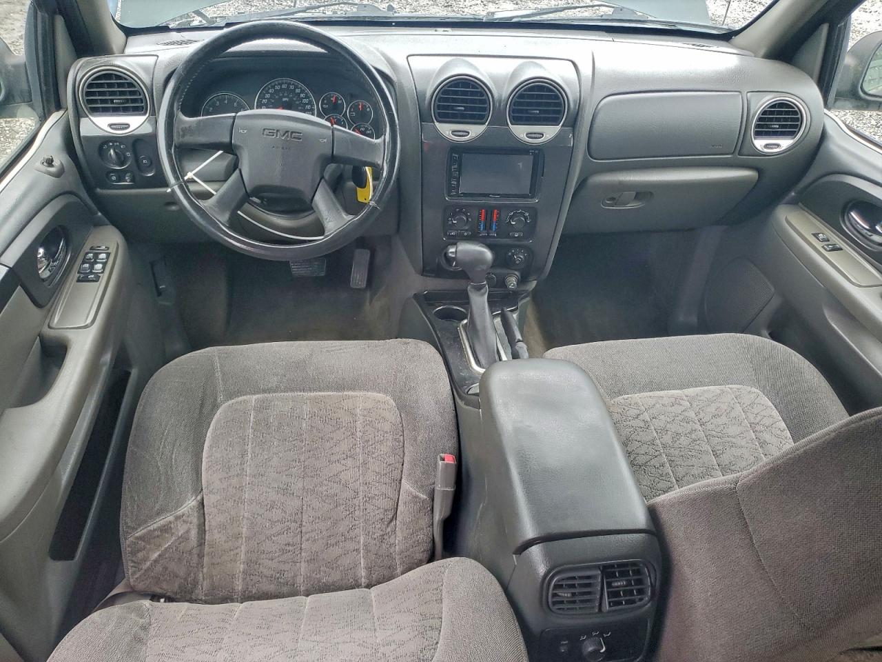 2004 GMC ENVOY photo 8