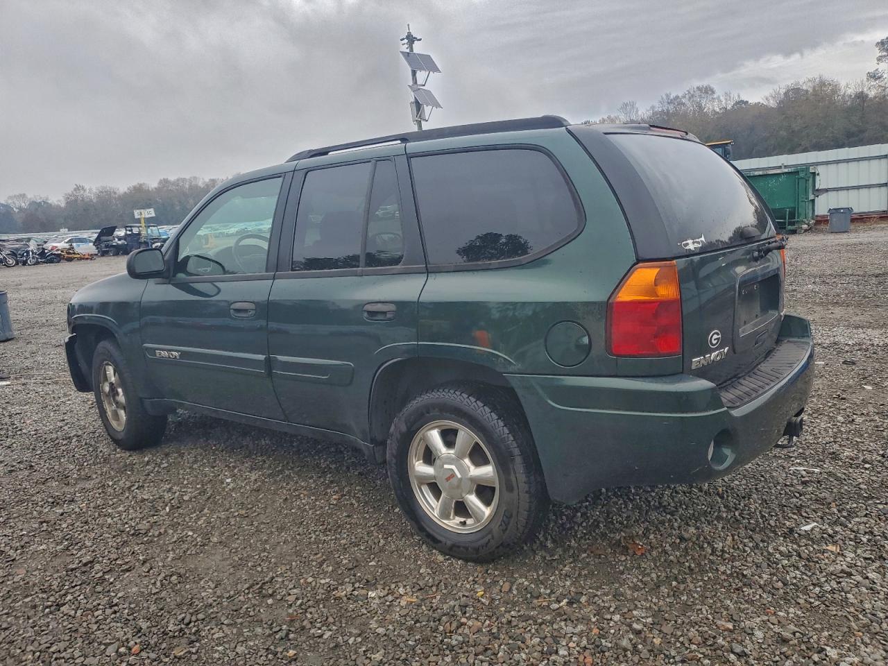 2004 GMC ENVOY photo 2