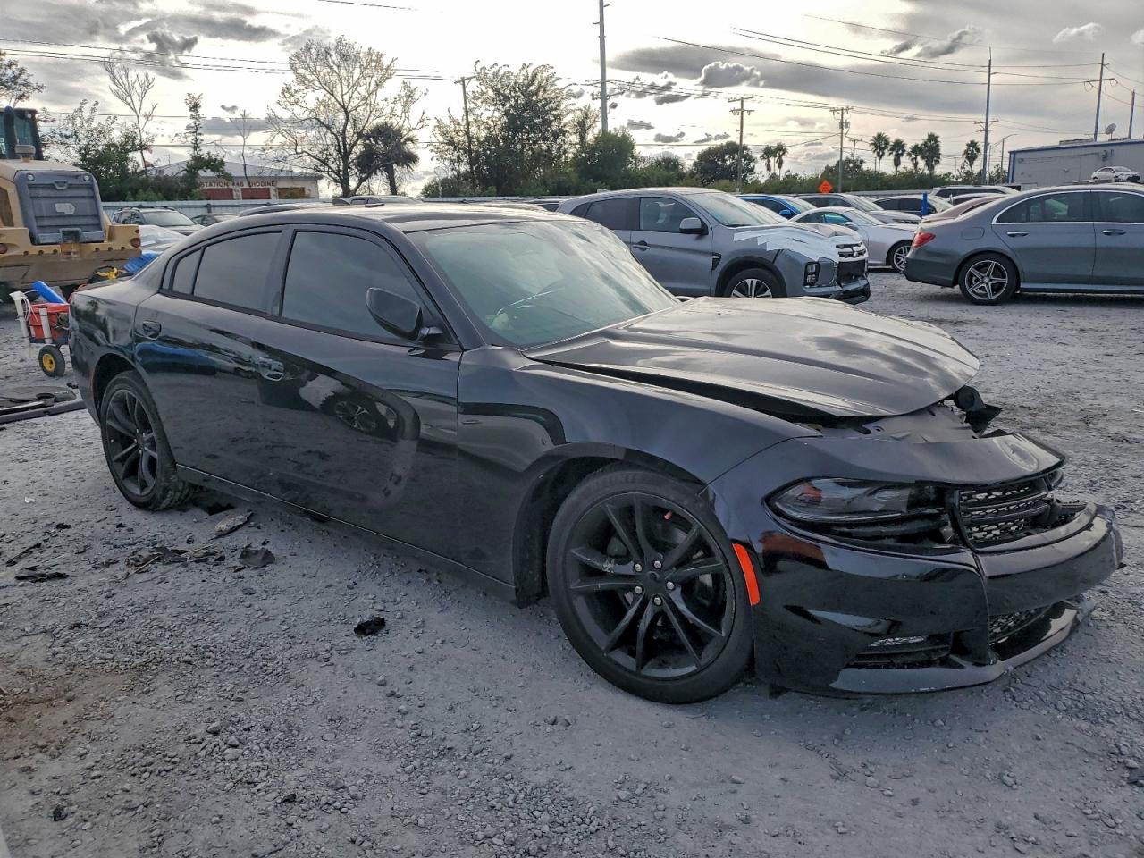 2016 DODGE CHARGER SXT photo 4