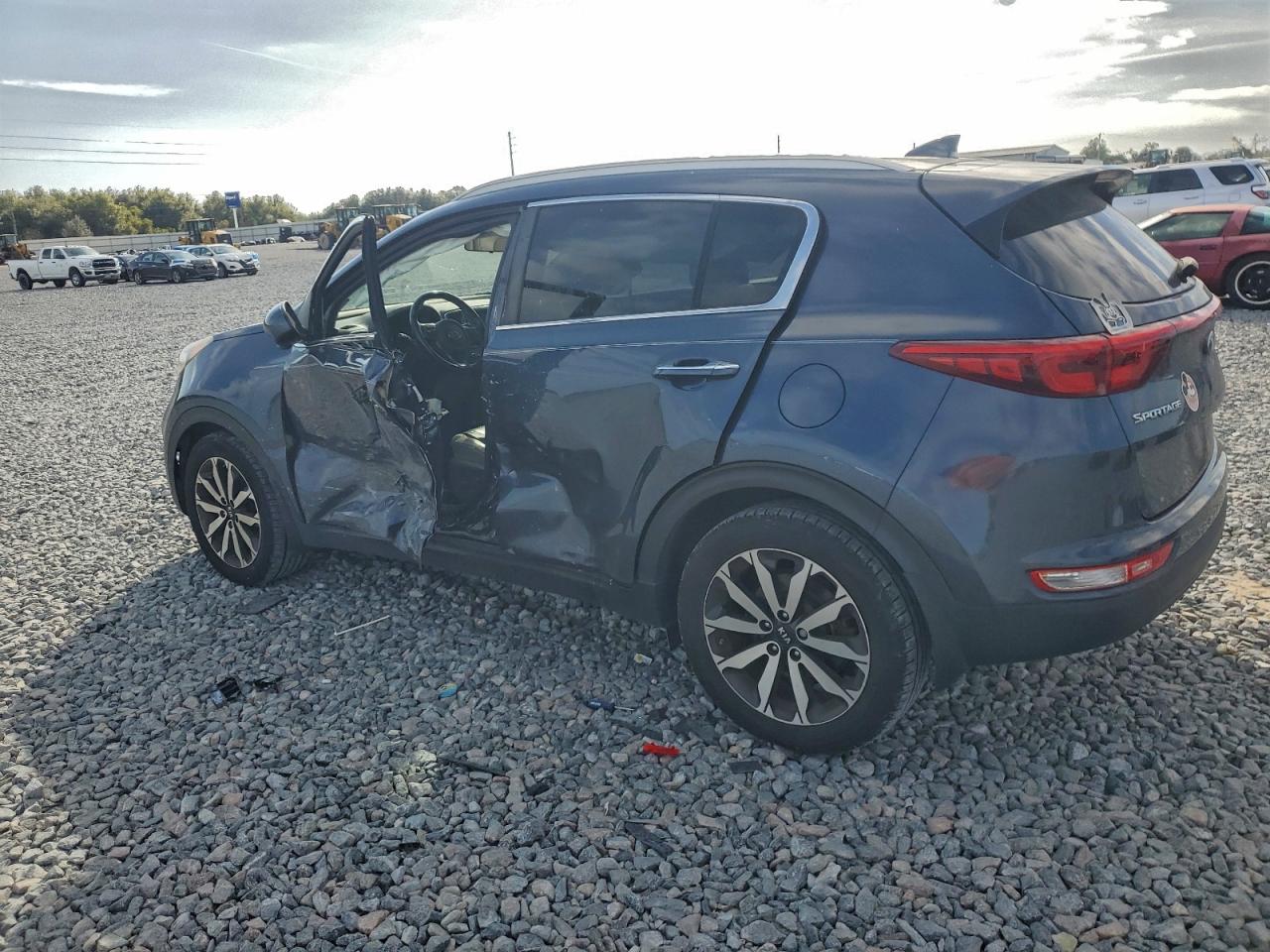 2017 KIA SPORTAGE EX photo 2
