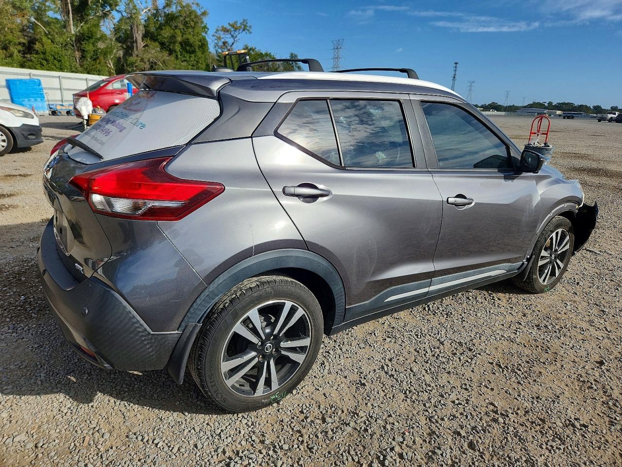 2020 NISSAN KICKS SR photo 3