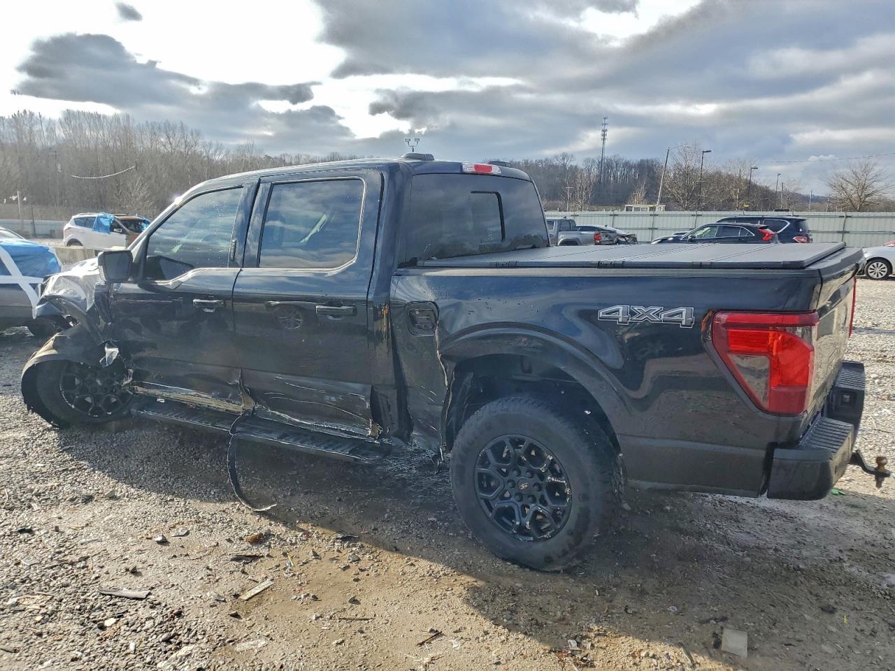2024 FORD F150 XLT photo 2