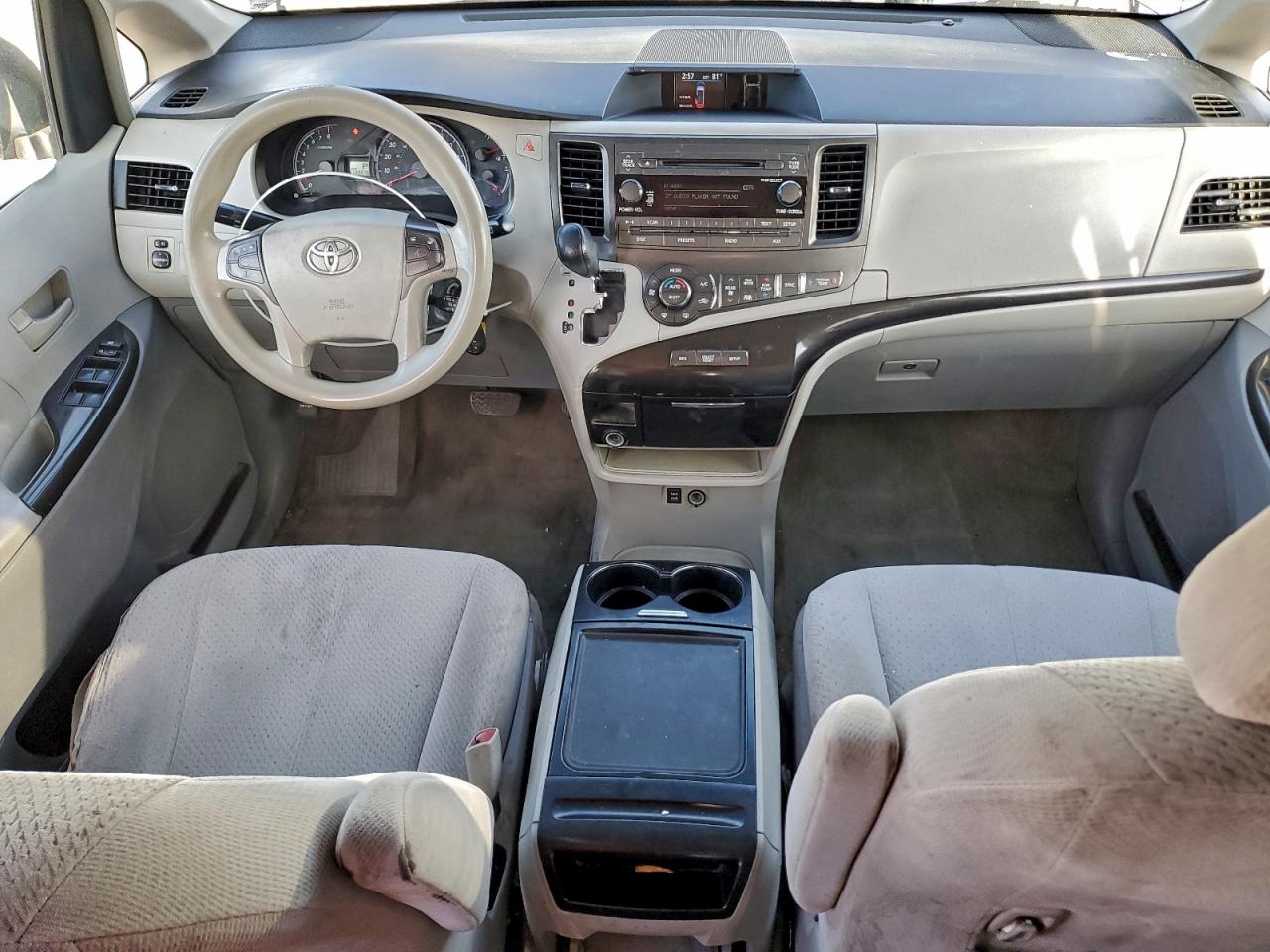 2013 TOYOTA SIENNA LE photo 8