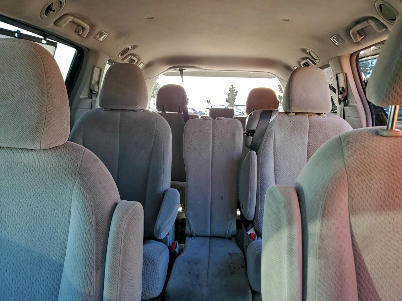 2013 TOYOTA SIENNA LE photo 10