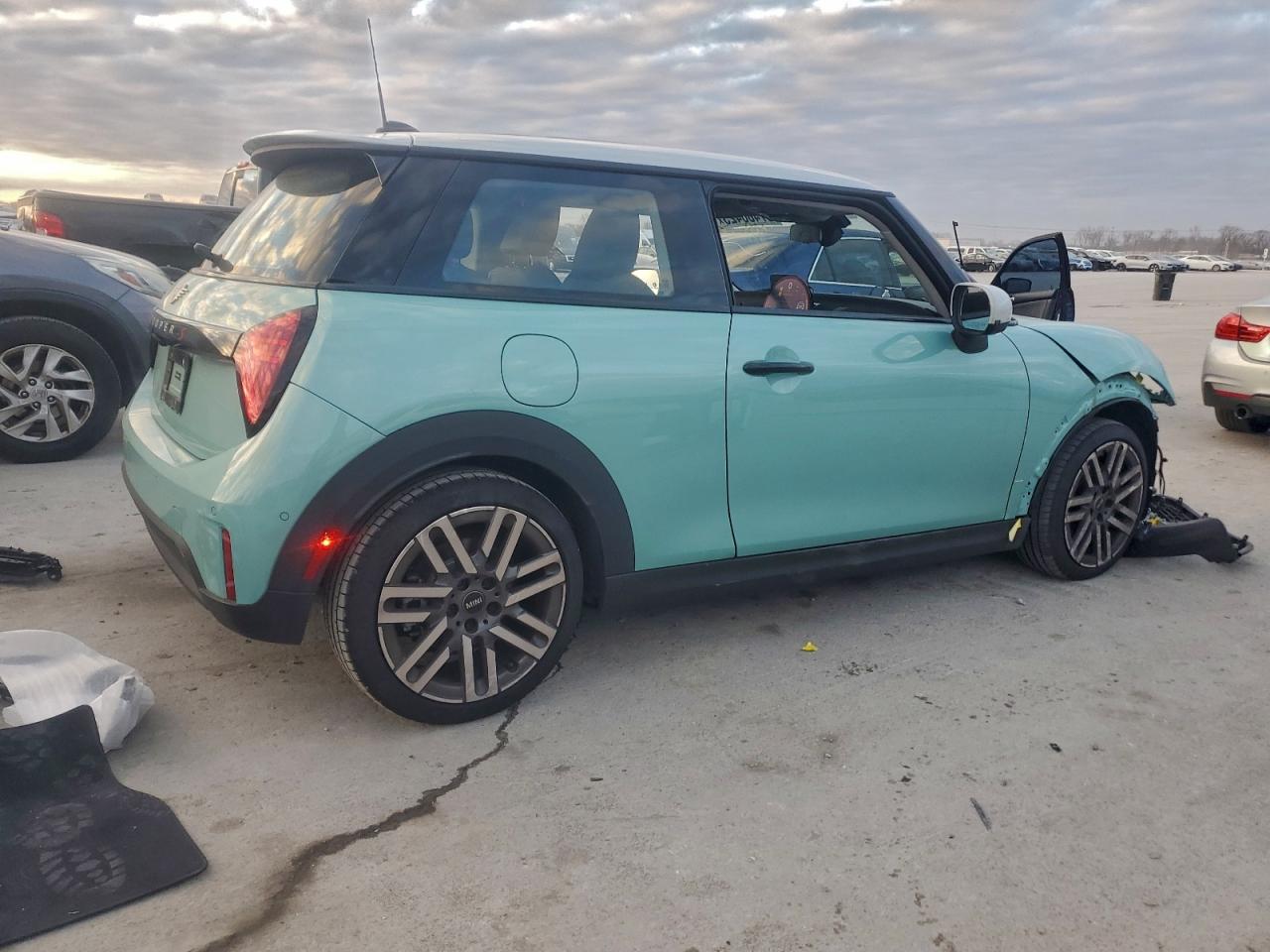 2025 MINI COOPER S photo 3