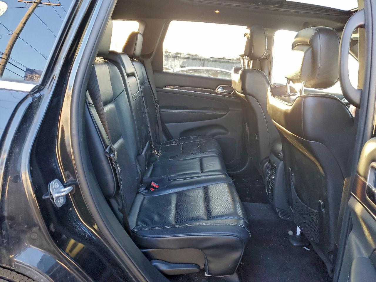 2016 JEEP GRAND CHEROKEE OVERLAND photo 11