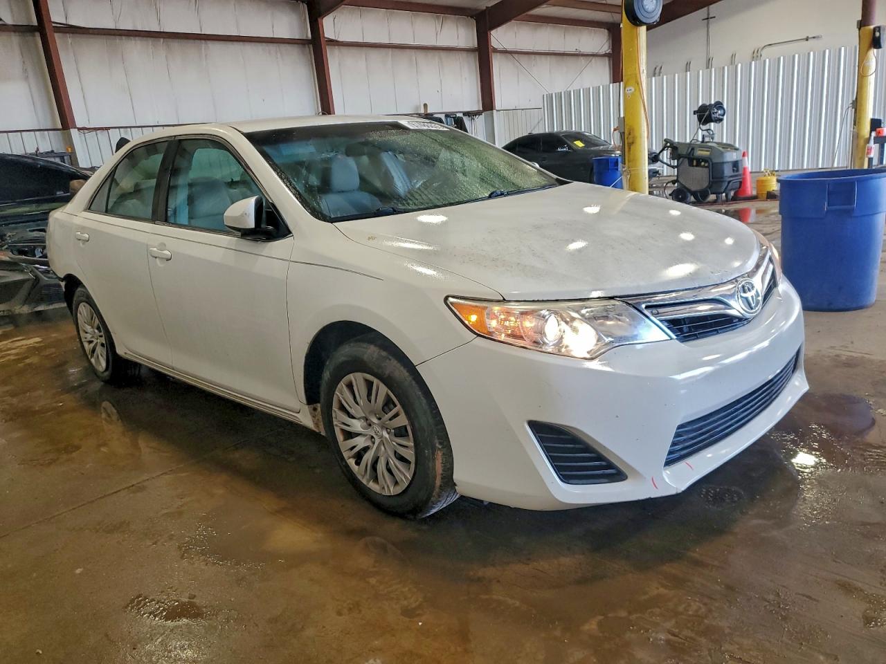 2013 TOYOTA CAMRY L photo 4