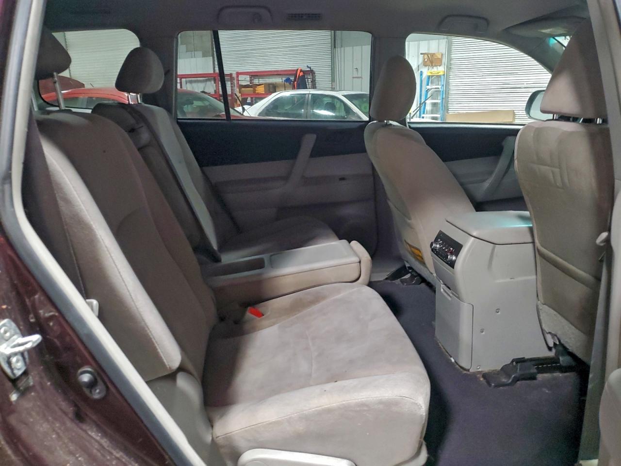 2011 TOYOTA HIGHLANDER BASE photo 10