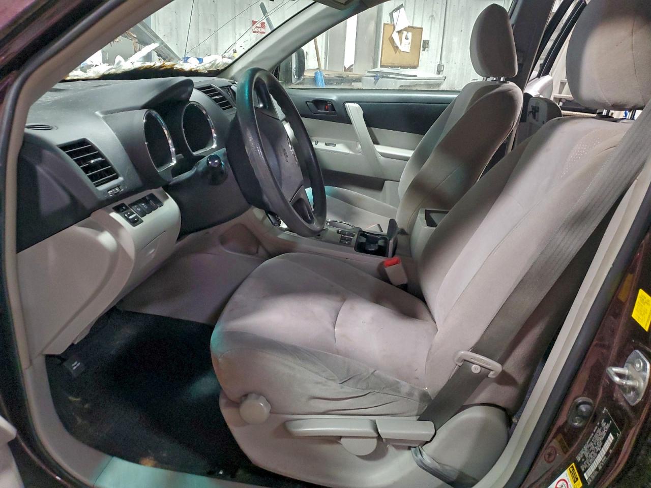 2011 TOYOTA HIGHLANDER BASE photo 7