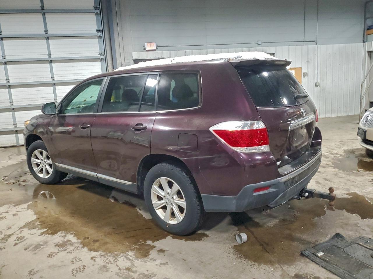 2011 TOYOTA HIGHLANDER BASE photo 2
