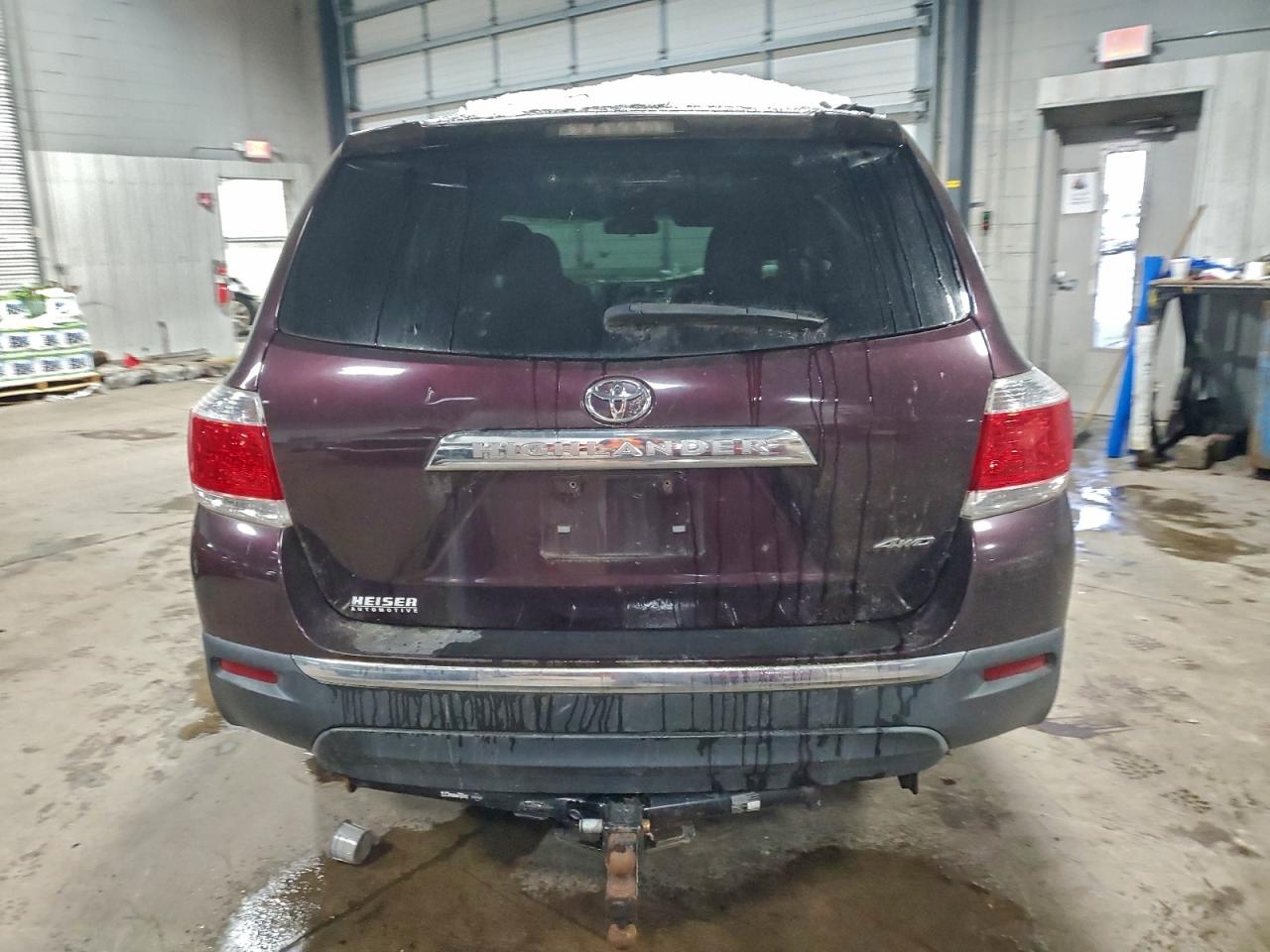 2011 TOYOTA HIGHLANDER BASE photo 6