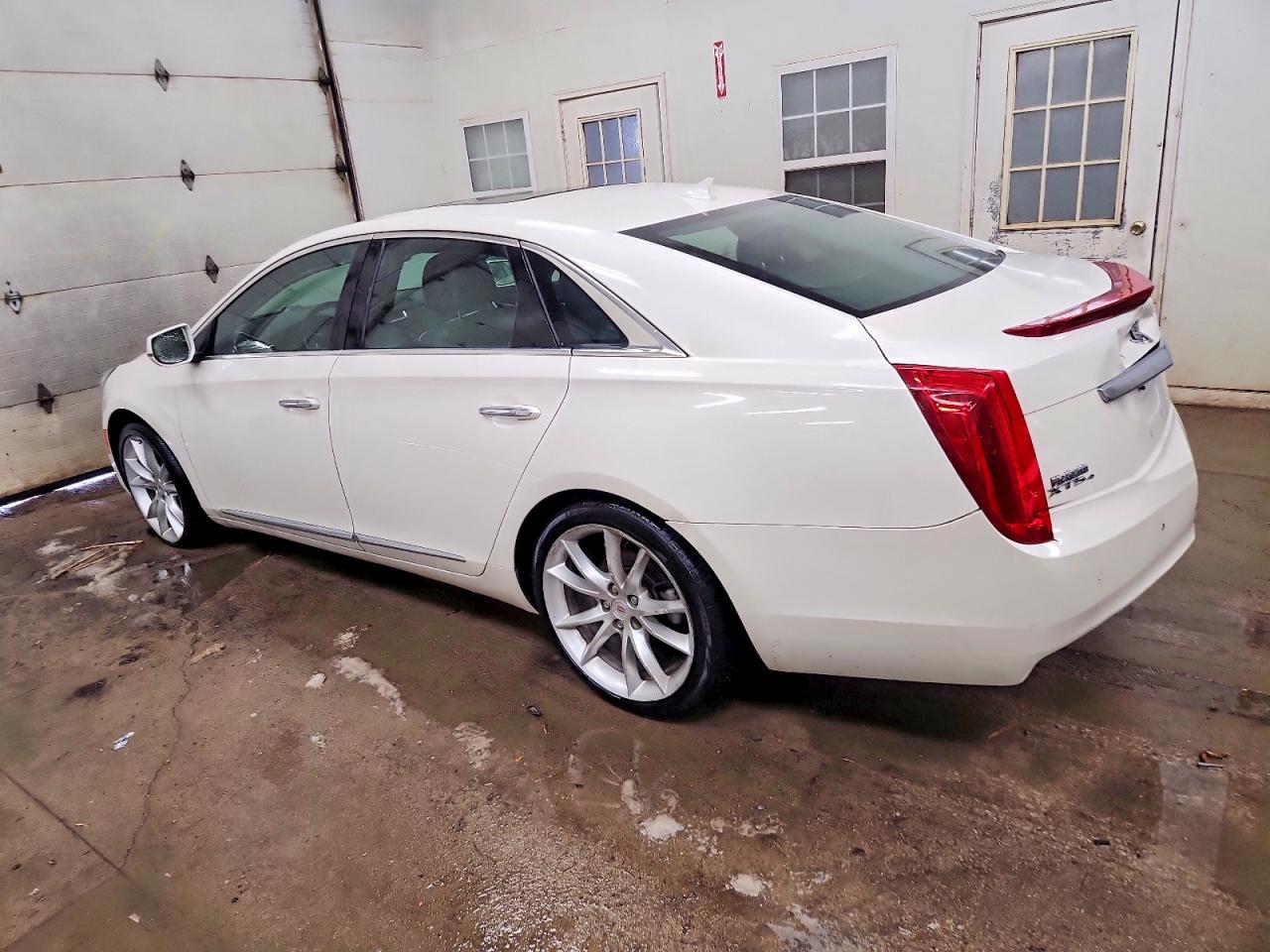 2014 CADILLAC XTS LUXURY COLLECTION photo 2