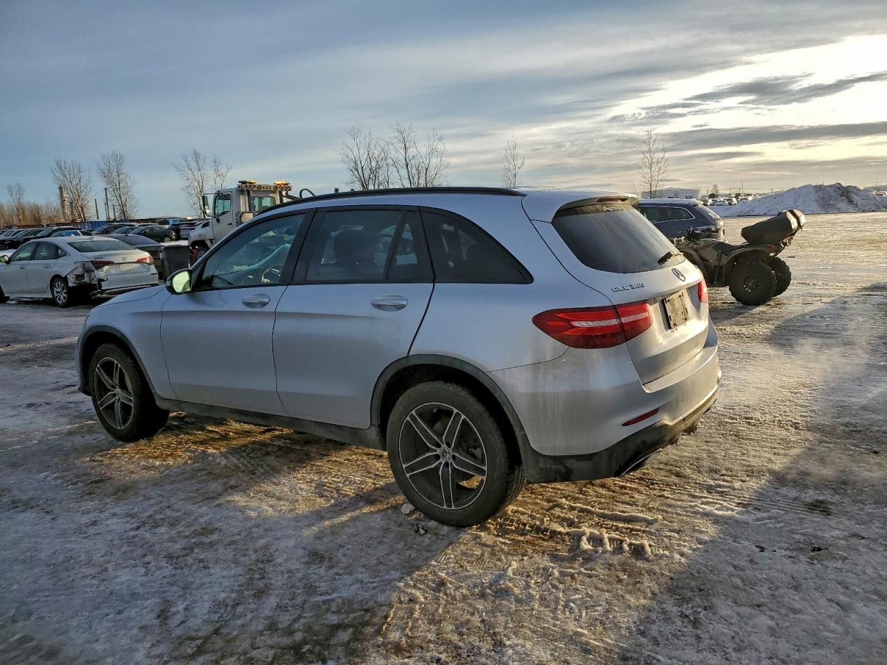 2017 MERCEDES-BENZ GLC 300 4MATIC photo 2