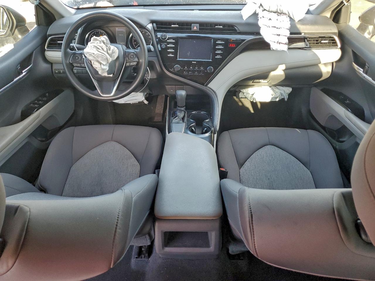 2020 TOYOTA CAMRY LE photo 8