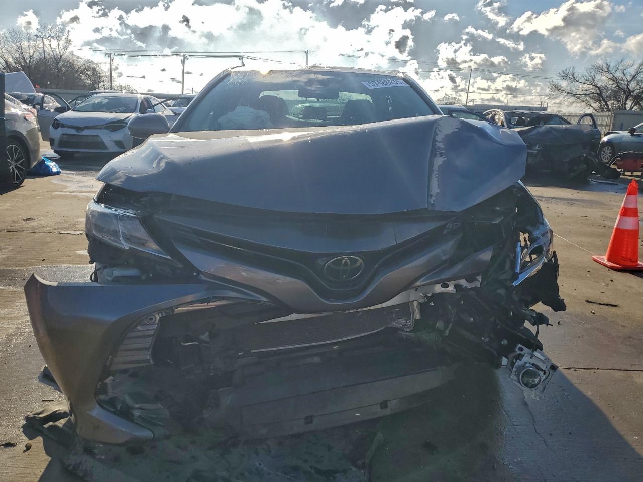 2020 TOYOTA CAMRY LE photo 5