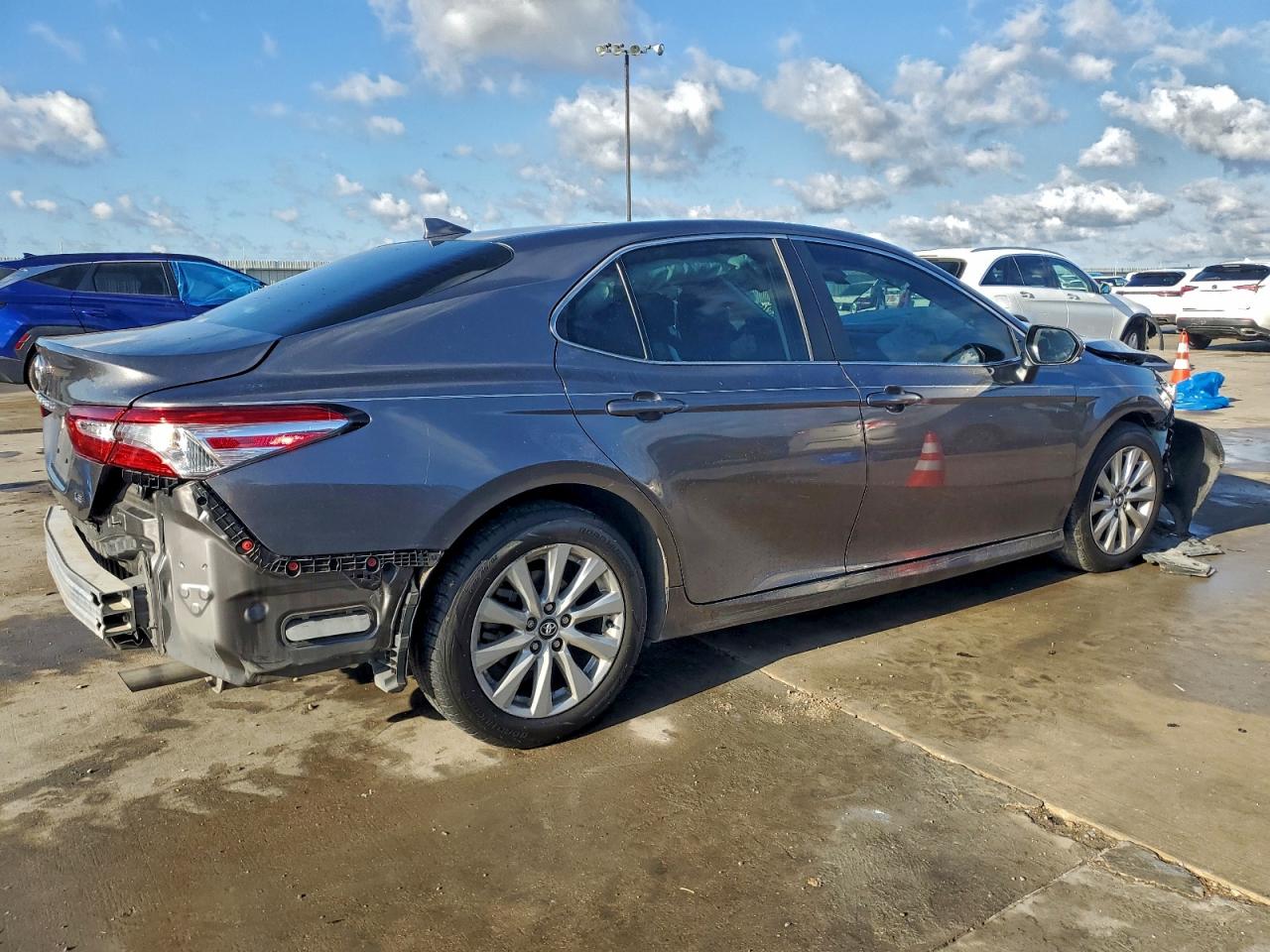 2020 TOYOTA CAMRY LE photo 3