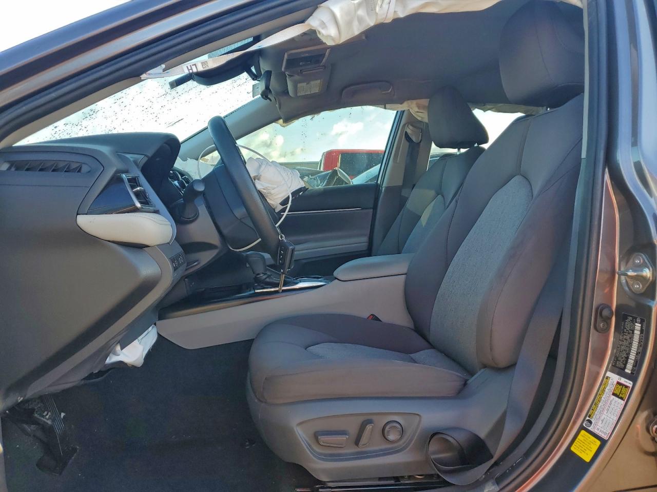 2020 TOYOTA CAMRY LE photo 7